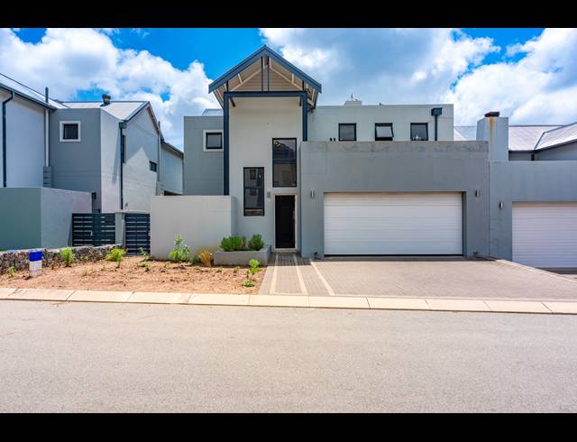 4 BEDROOM TOWNHOUSE FOR SALE IN BROADACRES